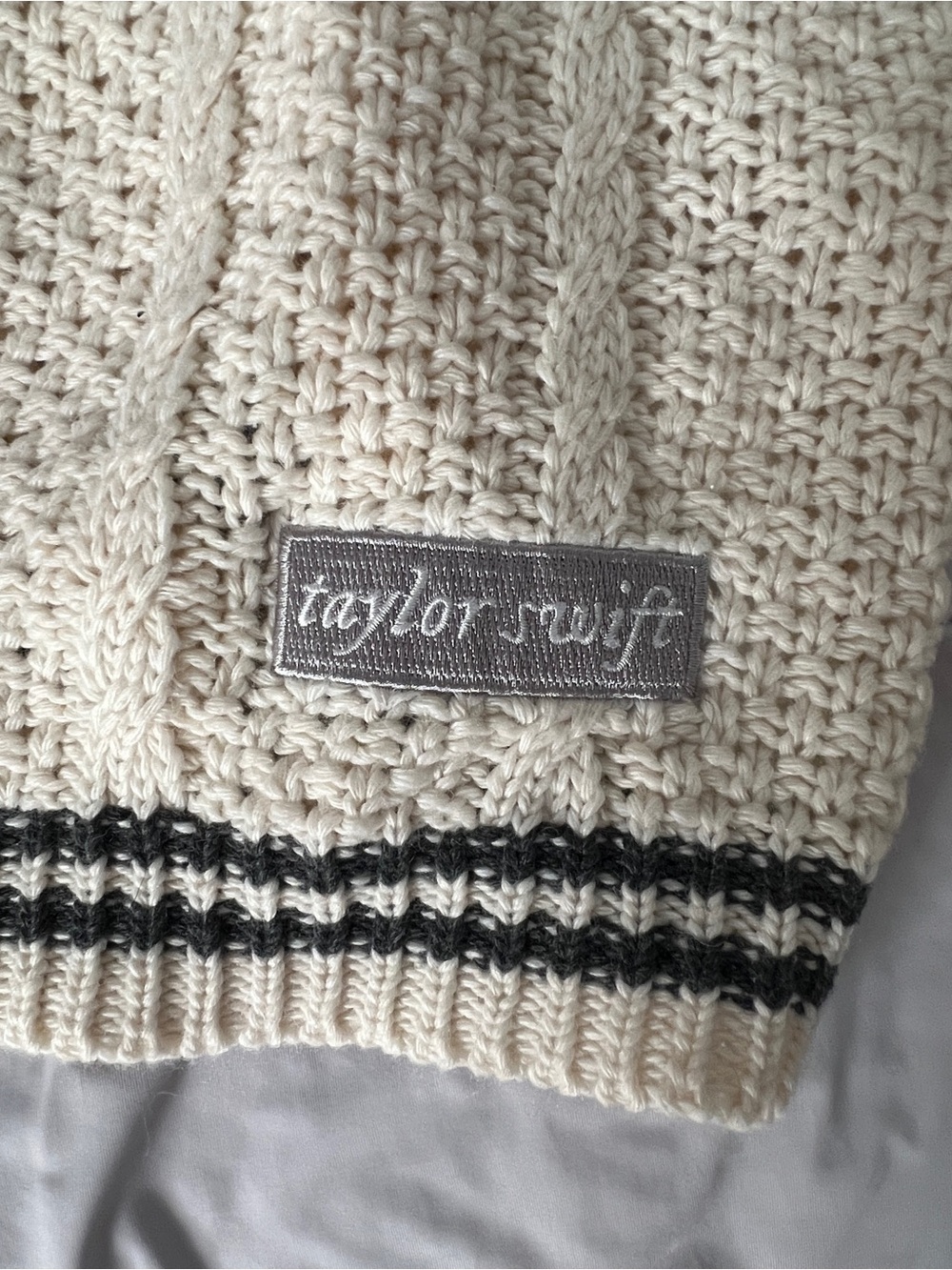 Authentic Taylor Swift folklore Cardigan - Picture 2 of 6